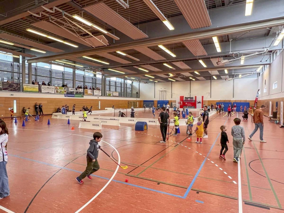 "Floorball Girls' Day 2024" bei den Karower Dachsen - mit Trainingsstationen, Parcours und vielem mehr ...
