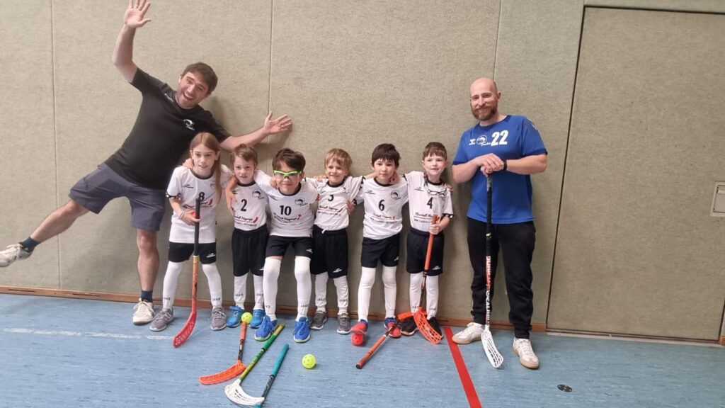 Das U11-Floorball-Team der Karower Dachse